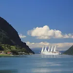 Fjordhytte-4 Nahe Trolltunga, Hardanger, Direkt Am Maurangerfjord In Besonders Attraktiver Umgebung * Sundal